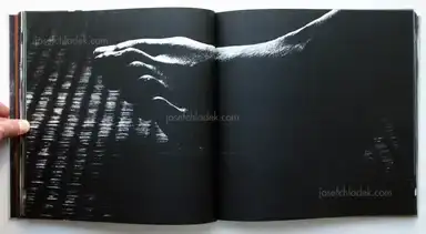 Sample page 20 for book "Tomatsu, Shomei – Shomei Tomatsu & Ken Domon - Hiroshima-Nagasaki Document 1961 (東松 照明, 土門拳)" Sample page 20 for book "Tomatsu, Shomei – Shomei Tomatsu & Ken Domon - Hiroshima-Nagasaki Document 1961 (東松 照明, 土門拳)"