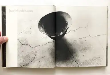 Sample page 17 for book "Tomatsu, Shomei – Shomei Tomatsu - 11:02 Nagasaki - 東松照明写真集 <11時02分> Nagasaki" Sample page 17 for book "Tomatsu, Shomei – Shomei Tomatsu - 11:02 Nagasaki - 東松照明写真集 <11時02分> Nagasaki"