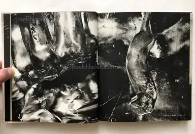 Sample page 16 for book "Tomatsu, Shomei – Shomei Tomatsu - 11:02 Nagasaki - 東松照明写真集 <11時02分> Nagasaki" Sample page 16 for book "Tomatsu, Shomei – Shomei Tomatsu - 11:02 Nagasaki - 東松照明写真集 <11時02分> Nagasaki"