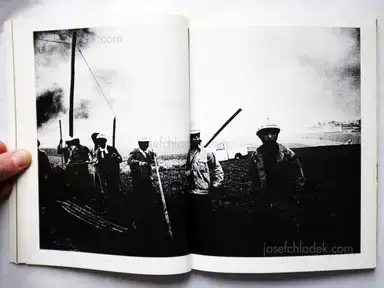 Sample page 5 for book "Kitai, Kazuo – Kazuo Kitai - Sanrizuka 1969-1971 (北井一夫 三里塚 1971年)" Sample page 5 for book "Kitai, Kazuo – Kazuo Kitai - Sanrizuka 1969-1971 (北井一夫 三里塚 1971年)"