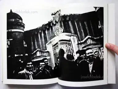 Sample page 2 for book "Kitai, Kazuo – Kazuo Kitai - Sanrizuka 1969-1971 (北井一夫 三里塚 1971年)" Sample page 2 for book "Kitai, Kazuo – Kazuo Kitai - Sanrizuka 1969-1971 (北井一夫 三里塚 1971年)"