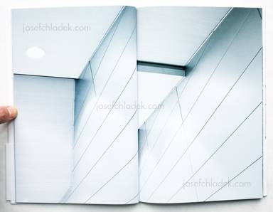 Sample page 4 for book  Ikuhisa Sawada – closed circuit (フォトグラファー 澤田 育久)