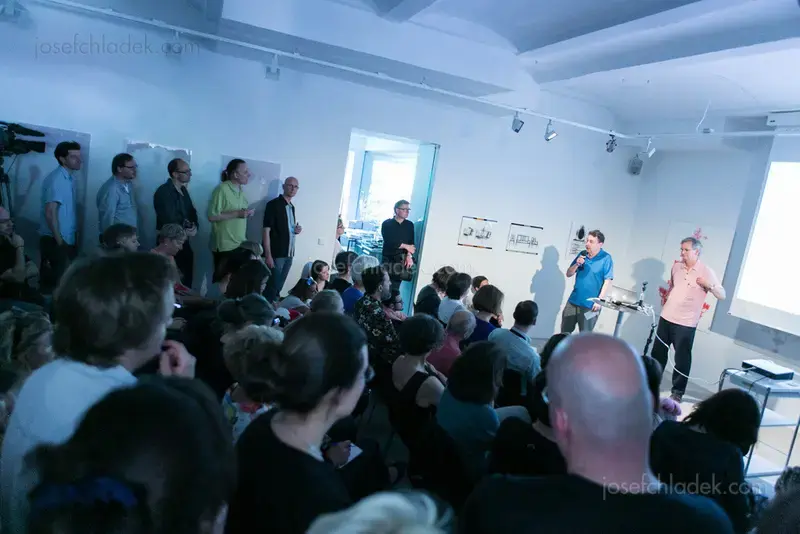 Gerry Badger und Martin Parr presenting some books from 'The Photobook: A History, Vol. 3 Photography' (Photo: Martina Draper)