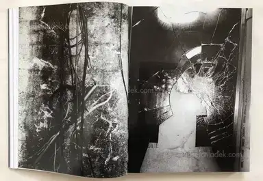 Sample page 25 for book "Moriyama, Daido – Daido Moriyama - Record 森山 大道 記録" Sample page 25 for book "Moriyama, Daido – Daido Moriyama - Record 森山 大道 記録"