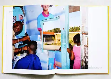 Sample page 4 for book "Sassen, Viviane – Viviane Sassen - Die Son Sien Alles" Sample page 4 for book "Sassen, Viviane – Viviane Sassen - Die Son Sien Alles"