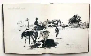Sample page 1 for book "Hirokazu, Ishida – Ishida Hirokazu - Baramon to Janta : Indo / Brahman and the People : India - バラモンとジャンタ―インド 石田紘一写真集" Sample page 1 for book "Hirokazu, Ishida – Ishida Hirokazu - Baramon to Janta : Indo / Brahman and the People : India - バラモンとジャンタ―インド 石田紘一写真集"