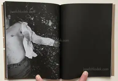 Sample page 6 for book "D'Agata, Antoine – Antoine D'Agata - Oscurana" Sample page 6 for book "D'Agata, Antoine – Antoine D'Agata - Oscurana"