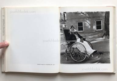 Sample page 6 for book "Arbus, Diane – Diane Arbus - An Aperture Monograph" Sample page 6 for book "Arbus, Diane – Diane Arbus - An Aperture Monograph"