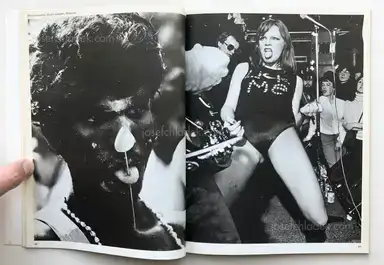 Sample page 9 for book "Hennessy, Val – Val Hennessy - In the Gutter" Sample page 9 for book "Hennessy, Val – Val Hennessy - In the Gutter"