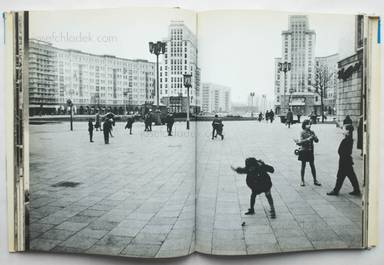 Sample page 10 for book Bernard Larsson – Die ganze Stadt Berlin. Politische Fotos