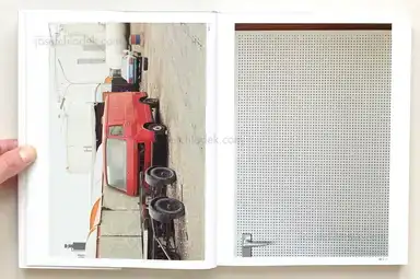 Sample page 17 for book "Brohm, Joachim – Joachim Brohm - Areal - Ein fotografisches Projekt 1992-2002" Sample page 17 for book "Brohm, Joachim – Joachim Brohm - Areal - Ein fotografisches Projekt 1992-2002"