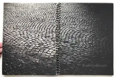 Sample page 26 for book "Brassaï – Brassaï & Paul Morand - Paris de Nuit. 60 Photos inédites de Brassaï" Sample page 26 for book "Brassaï – Brassaï & Paul Morand - Paris de Nuit. 60 Photos inédites de Brassaï"