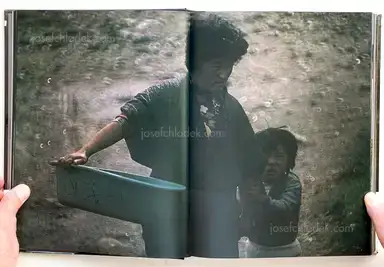 Sample page 10 for book "Shinoyama, Kishin – Kishin Shinoyama - A Fine Day (篠山 紀信 - 晴れた日)" Sample page 10 for book "Shinoyama, Kishin – Kishin Shinoyama - A Fine Day (篠山 紀信 - 晴れた日)"