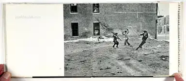 Sample page 14 for book "Levitt, Helen – Helen Levitt - A Way of Seeing" Sample page 14 for book "Levitt, Helen – Helen Levitt - A Way of Seeing"