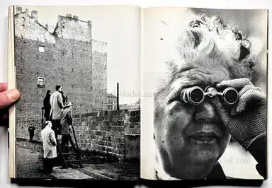 Sample page 24 for book "Larsson, Bernard – Bernard Larsson - Die ganze Stadt Berlin. Politische Fotos" Sample page 24 for book "Larsson, Bernard – Bernard Larsson - Die ganze Stadt Berlin. Politische Fotos"