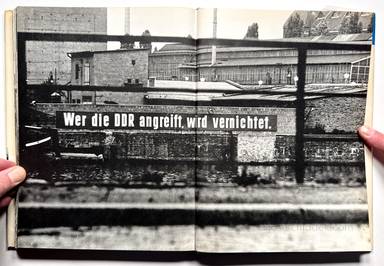 Sample page 25 for book Bernard Larsson – Die ganze Stadt Berlin. Politische Fotos