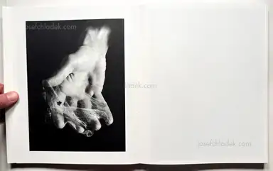 Sample page 19 for book "Arthur, Olivia – Olivia Arthur - Murmurings of the Skin" Sample page 19 for book "Arthur, Olivia – Olivia Arthur - Murmurings of the Skin"