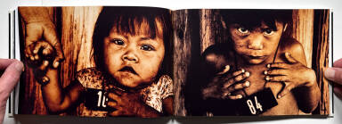 Sample page 17 for book Claudia Andujar &ndash; Genoc&iacute;dio do Yanomami