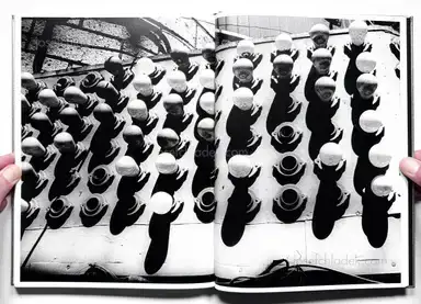 Sample page 24 for book "Moriyama, Daido – Daido Moriyama - Ligh and Shadow (English Version - 2019 Reprint)" Sample page 24 for book "Moriyama, Daido – Daido Moriyama - Ligh and Shadow (English Version - 2019 Reprint)"