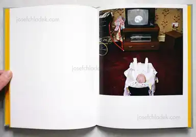 Sample page 4 for book "Moore, David – David Moore - Pictures From The Real World" Sample page 4 for book "Moore, David – David Moore - Pictures From The Real World"