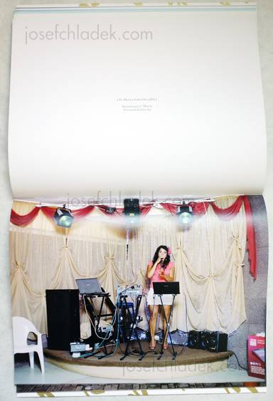 Sample page 3 for book "Hornstra, Rob / van Bruggen, Arnold – Rob Hornstra & Arnold van Bruggen - Sochi Singers" Sample page 3 for book "Hornstra, Rob / van Bruggen, Arnold – Rob Hornstra & Arnold van Bruggen - Sochi Singers"