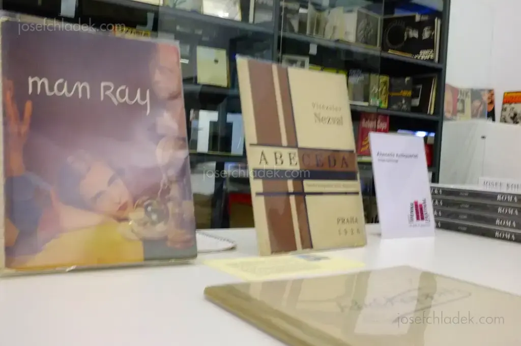 Man Ray, Abeceda Antiquariat