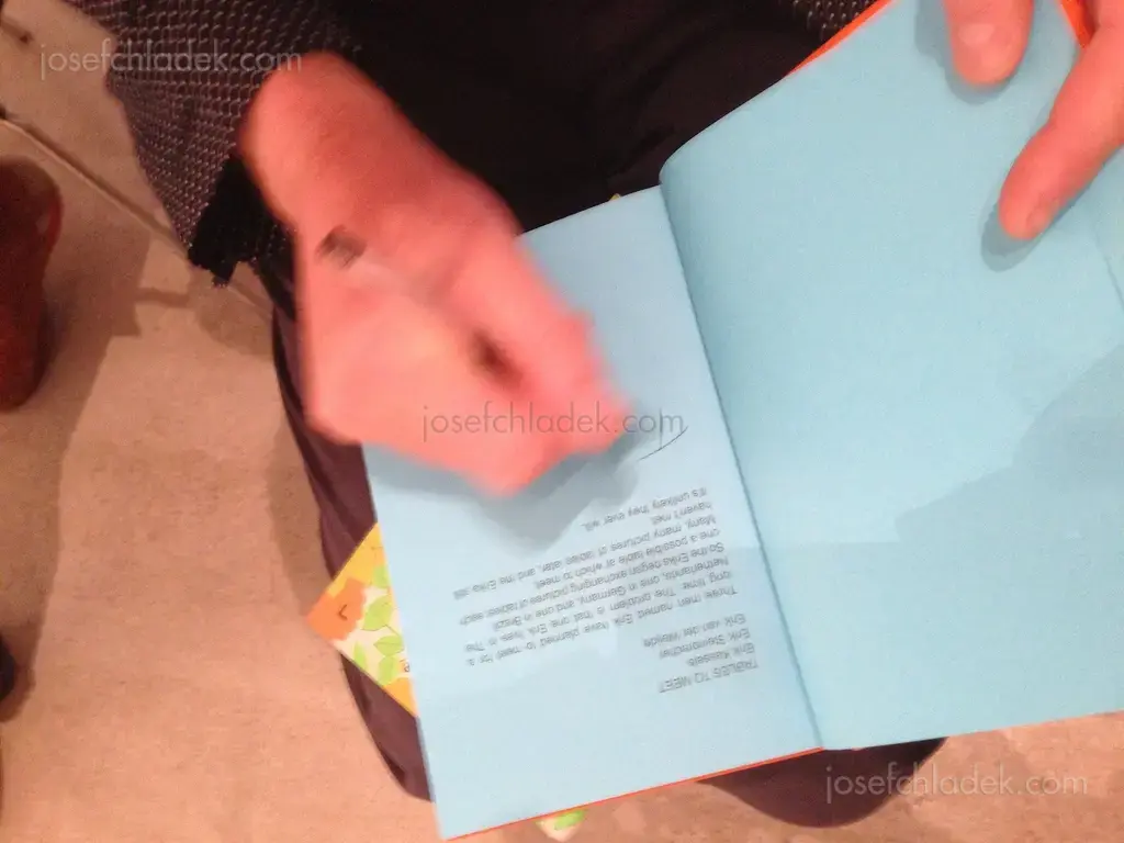 Erik Kessels signing "Tables to Meet" with "For Erik" (1)