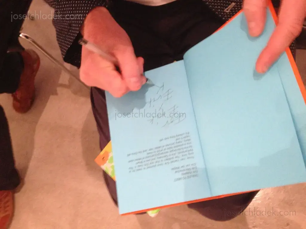 Erik Kessels signing "Tables to Meet" with "For Erik" (4)