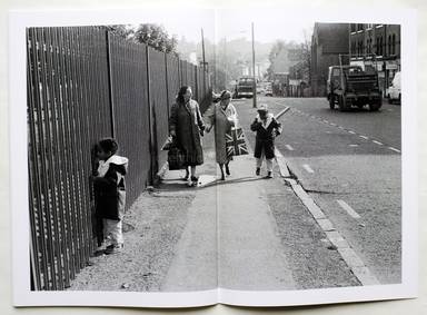 Sample page 16 for book "Waplington, Nick – Nick Waplington - Made Glorious Summer" Sample page 16 for book "Waplington, Nick – Nick Waplington - Made Glorious Summer"