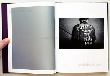 Sample page 12 for book "Knorr, Karen & Richon, Olivier – Karen Knorr & Olivier Richon - PUNKS" Sample page 12 for book "Knorr, Karen & Richon, Olivier – Karen Knorr & Olivier Richon - PUNKS"