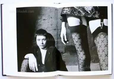 Sample page 5 for book "Knorr, Karen & Richon, Olivier – Karen Knorr & Olivier Richon - PUNKS" Sample page 5 for book "Knorr, Karen & Richon, Olivier – Karen Knorr & Olivier Richon - PUNKS"