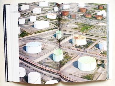 Sample page 10 for book "Bochsler Regula & Sarasin, Philipp – Regula Bochsler & Philipp Sarasin - The Rendering Eye: Urban America Revisited" Sample page 10 for book "Bochsler Regula & Sarasin, Philipp – Regula Bochsler & Philipp Sarasin - The Rendering Eye: Urban America Revisited"