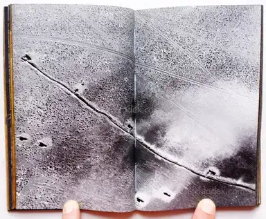 Sample page 9 for book "Ristelhueber, Sophie – Sophie Ristelhueber - Aftermath: Kuwait, 1991" Sample page 9 for book "Ristelhueber, Sophie – Sophie Ristelhueber - Aftermath: Kuwait, 1991"