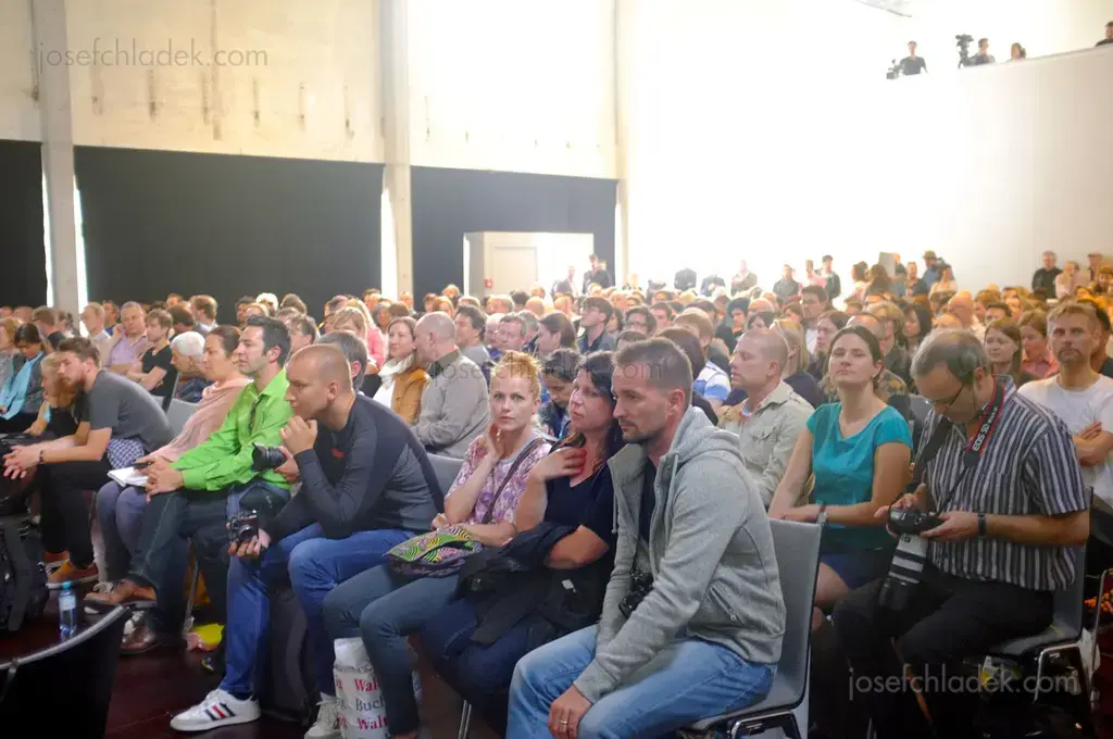 People listening to William Klein