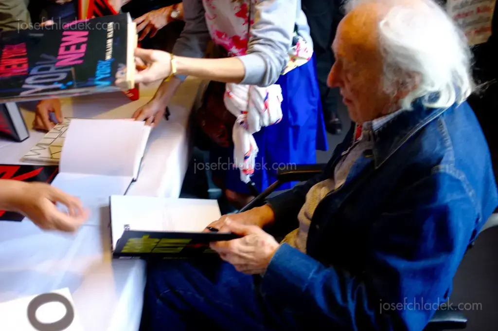 William Klein, New York, signing