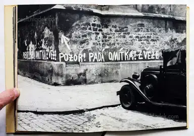 Sample page 8 for book "Hrabal, Bohumil / Miroslav Peterka – Miroslav Peterka & Bohumil Hrabal - Toto město je ve společné péči obyvatel" Sample page 8 for book "Hrabal, Bohumil / Miroslav Peterka – Miroslav Peterka & Bohumil Hrabal - Toto město je ve společné péči obyvatel"