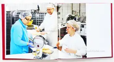 Sample page 9 for book "Parr, Martin – Martin Parr - Cakes & Balls" Sample page 9 for book "Parr, Martin – Martin Parr - Cakes & Balls"