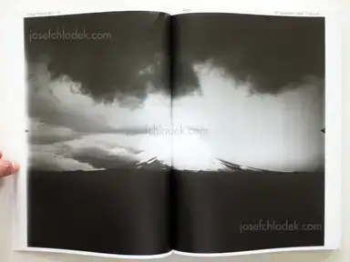 Sample page 15 for book "Völter, Helmut – Helmut Völter - The Movement of Clouds around Mount Fuji - Photographed and Filmed by Masanao Abe" Sample page 15 for book "Völter, Helmut – Helmut Völter - The Movement of Clouds around Mount Fuji - Photographed and Filmed by Masanao Abe"