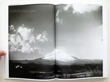 Sample page 14 for book "Völter, Helmut – Helmut Völter - The Movement of Clouds around Mount Fuji - Photographed and Filmed by Masanao Abe" Sample page 14 for book "Völter, Helmut – Helmut Völter - The Movement of Clouds around Mount Fuji - Photographed and Filmed by Masanao Abe"