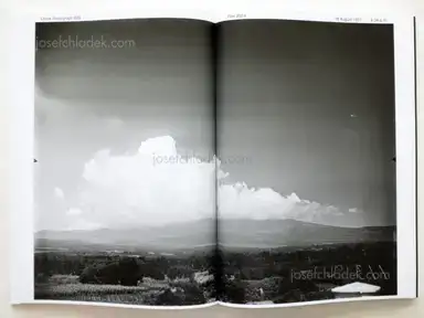 Sample page 11 for book "Völter, Helmut – Helmut Völter - The Movement of Clouds around Mount Fuji - Photographed and Filmed by Masanao Abe" Sample page 11 for book "Völter, Helmut – Helmut Völter - The Movement of Clouds around Mount Fuji - Photographed and Filmed by Masanao Abe"